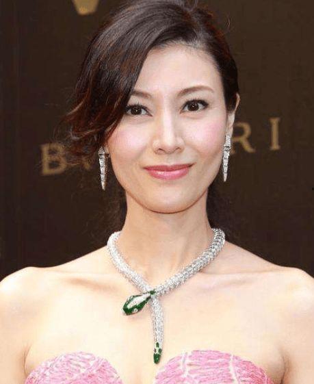 李嘉欣近日爆料视频播放,近日爆料视频背后的惊人真相 第2张 李嘉欣近日爆料视频播放,近日爆料视频背后的惊人真相 第2张